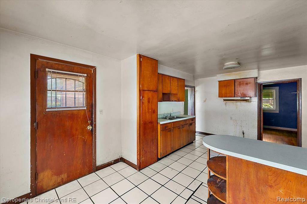 20127 Birwood Street Property Photo 17