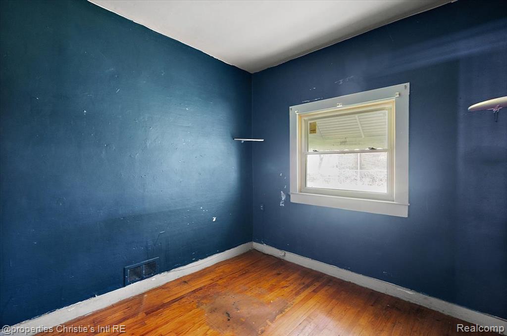 20127 Birwood Street Property Photo 28