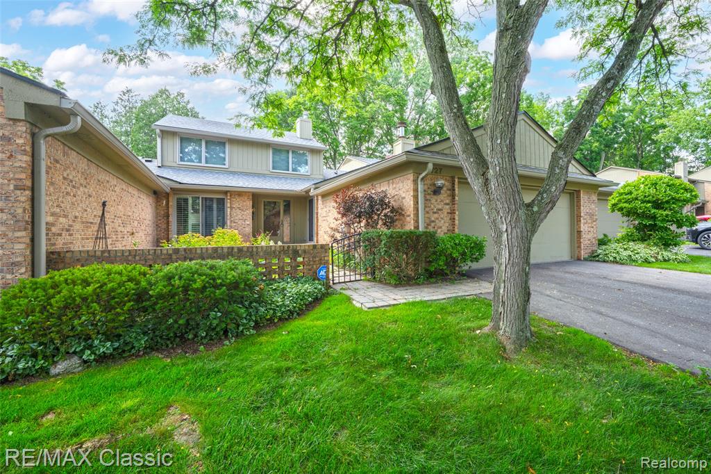 727 Arbor Court Property Photo 1