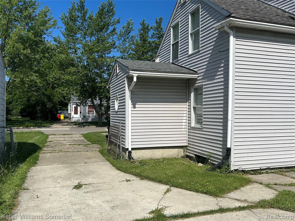 23076 Melrose Avenue Property Photo 5