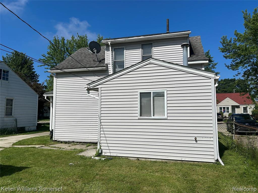23076 Melrose Avenue Property Photo 7