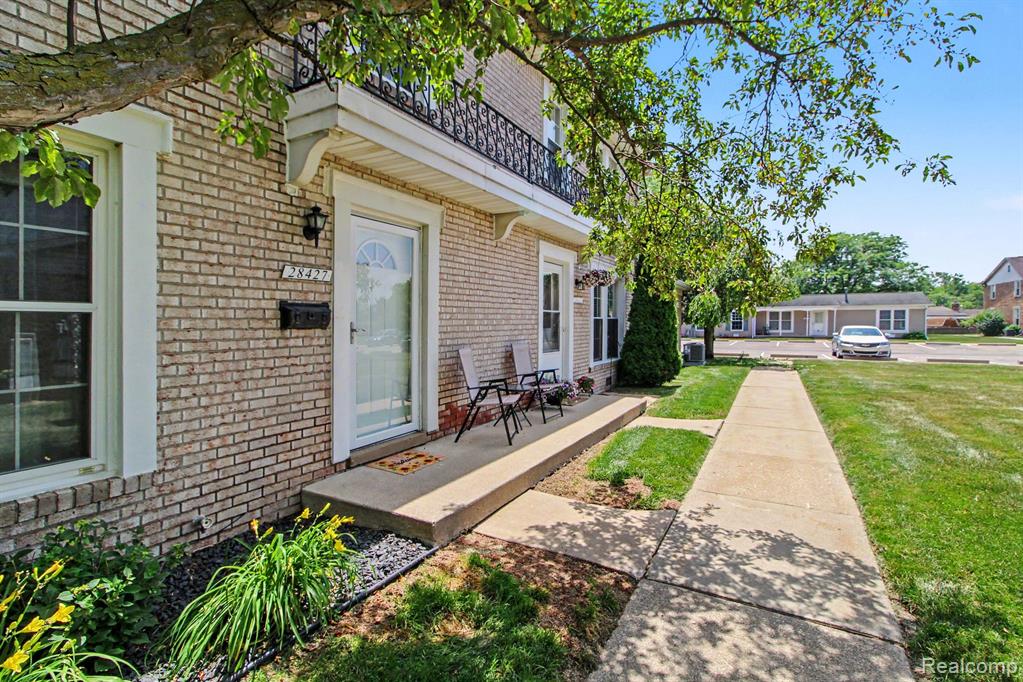 28427 Longmeadow Lane