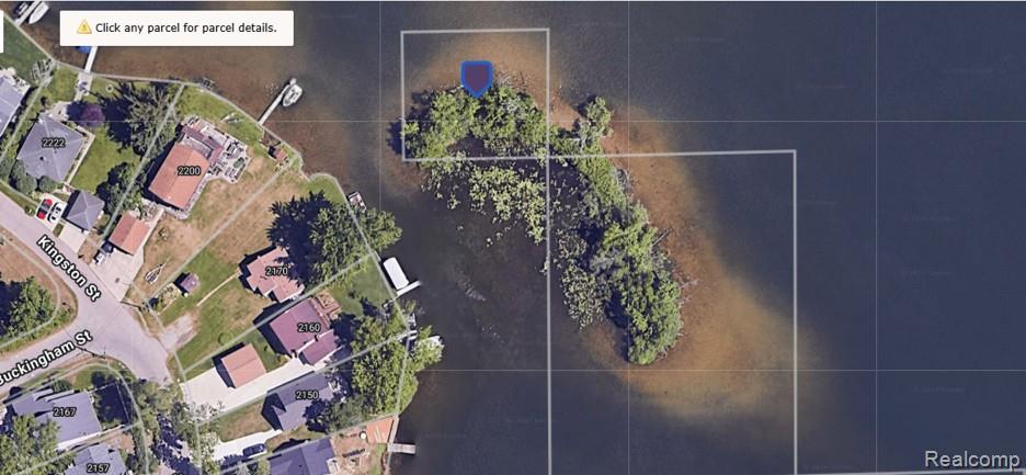 Vac Island On Pontiac Lake Property Photo 2