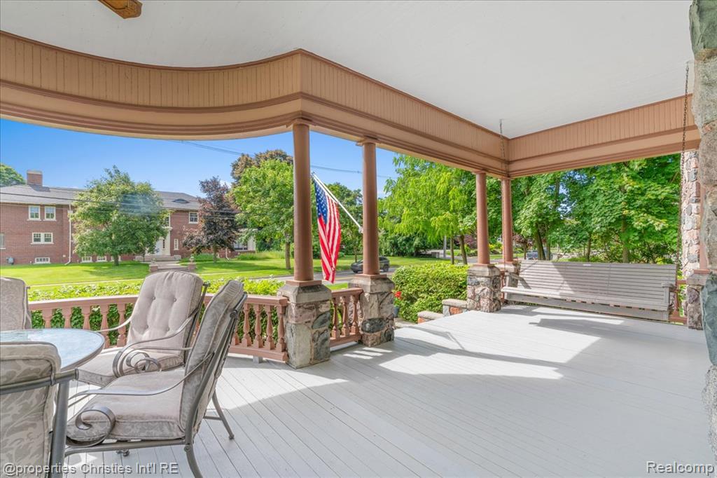 303 S State Avenue Property Photo 9