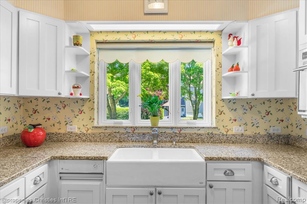 303 S State Avenue Property Photo 26