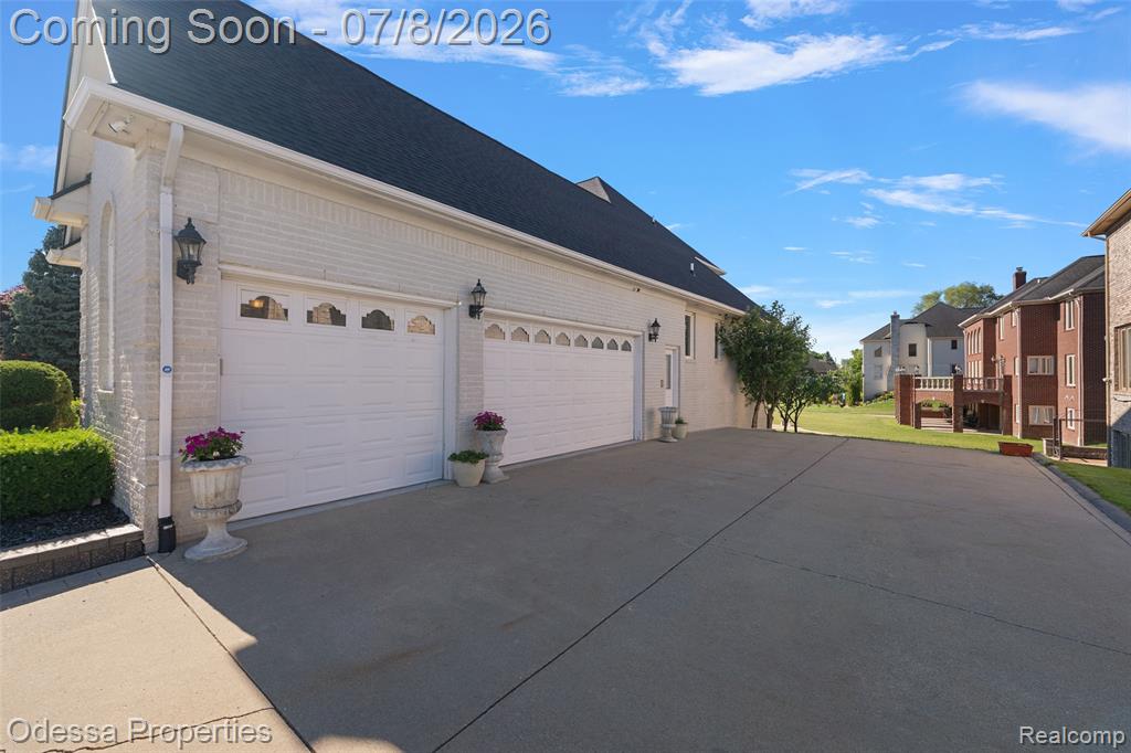 12984 Azure Drive Property Photo 8