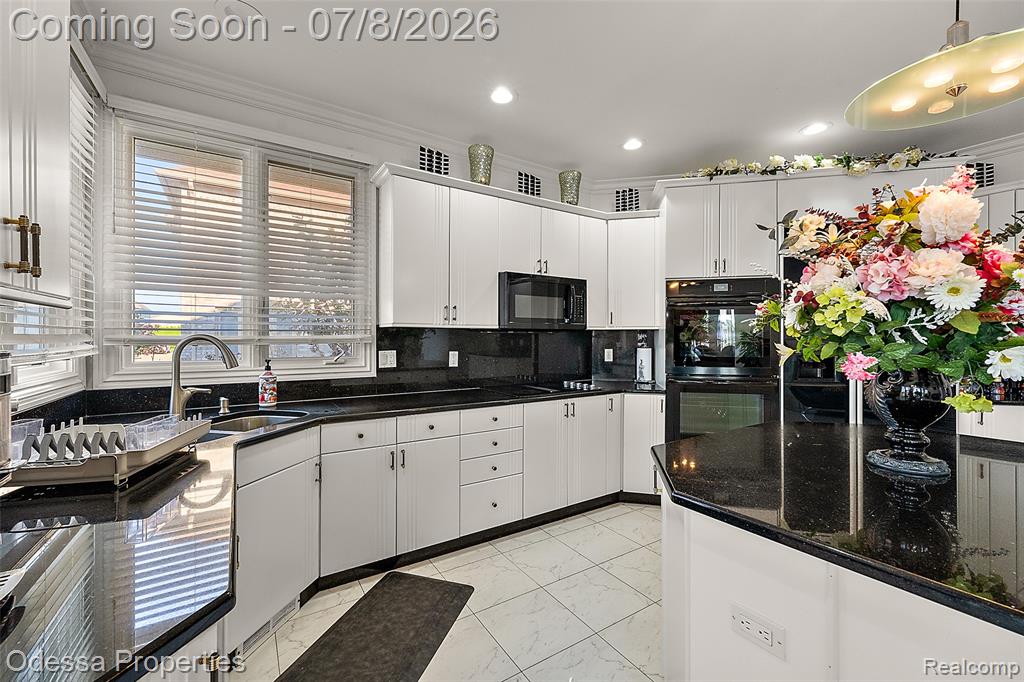 12984 Azure Drive Property Photo 17