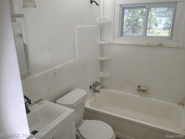 19749 Glastonbury Road Property Photo 8