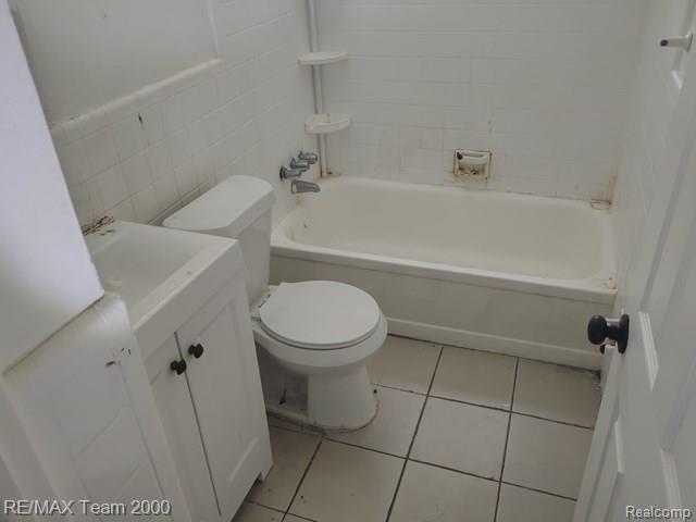 19749 Glastonbury Road Property Photo 9