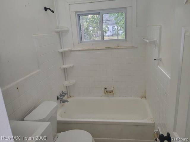 19749 Glastonbury Road Property Photo 10