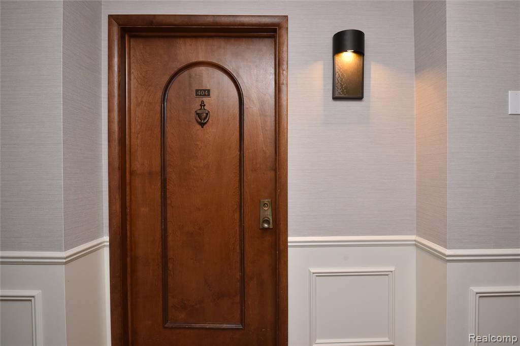 211 E Merrill Street Property Photo 2