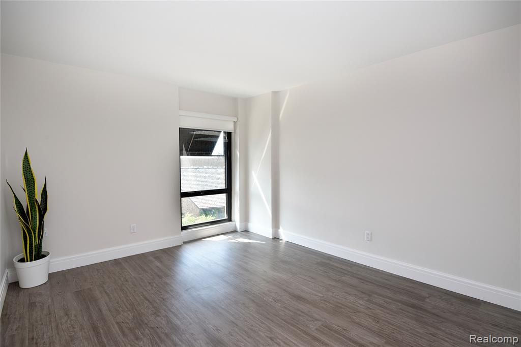 211 E Merrill Street Property Photo 3