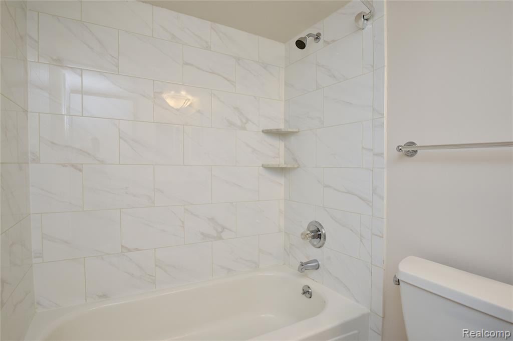 211 E Merrill Street Property Photo 11