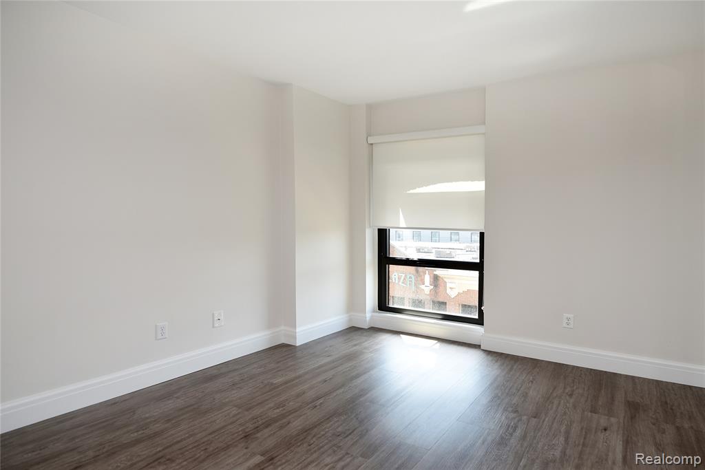 211 E Merrill Street Property Photo 12