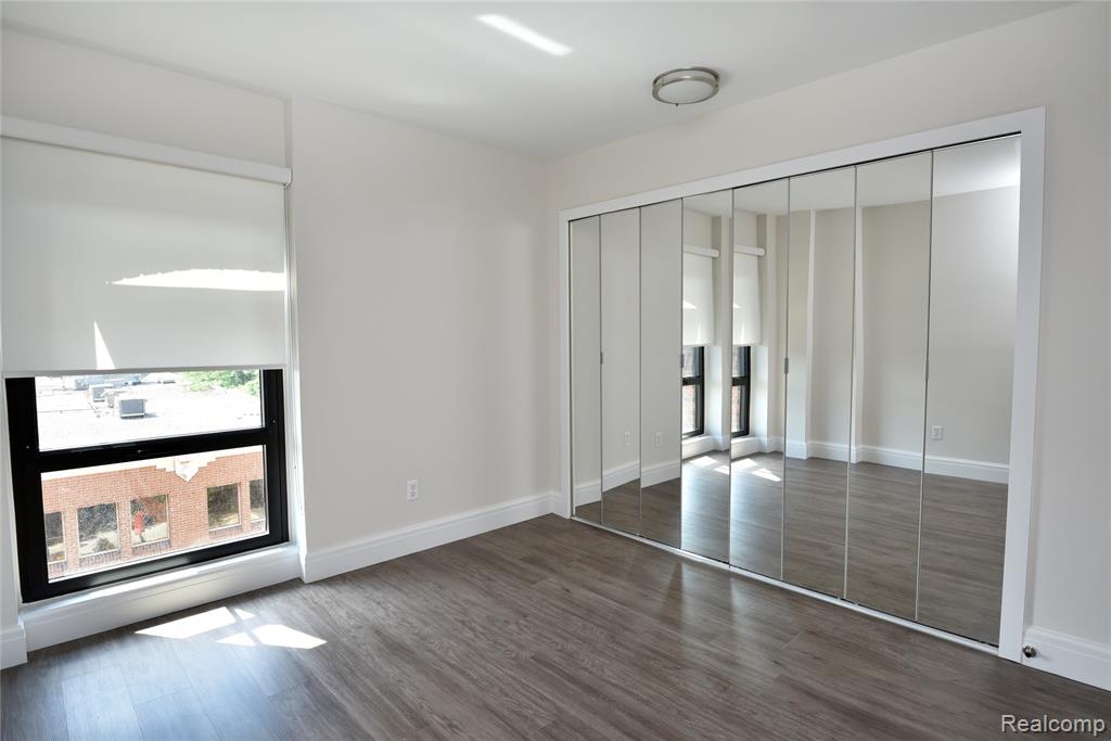 211 E Merrill Street Property Photo 13