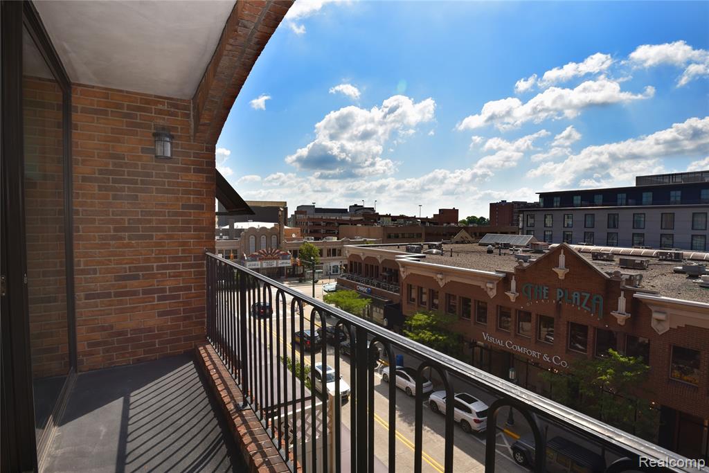 211 E Merrill Street Property Photo 17