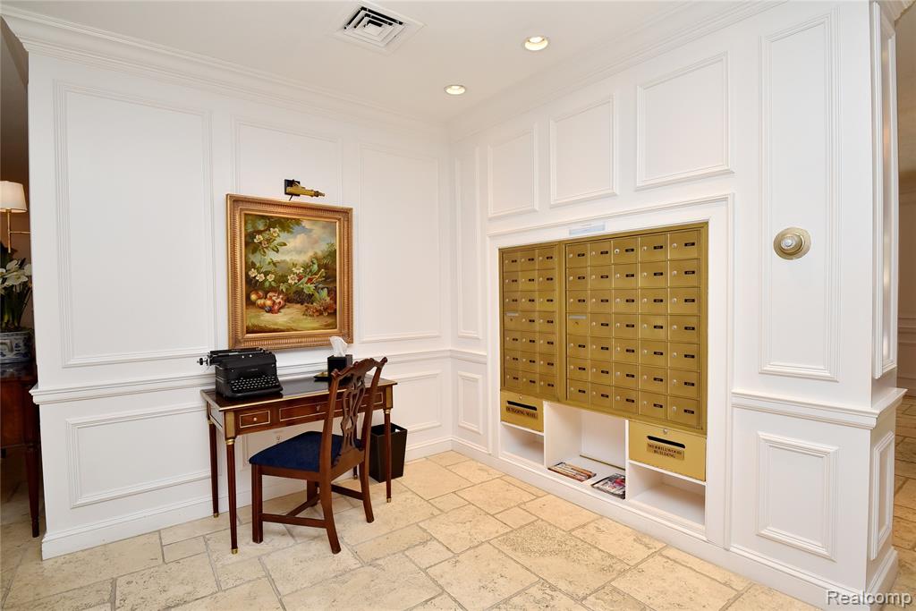 211 E Merrill Street Property Photo 19