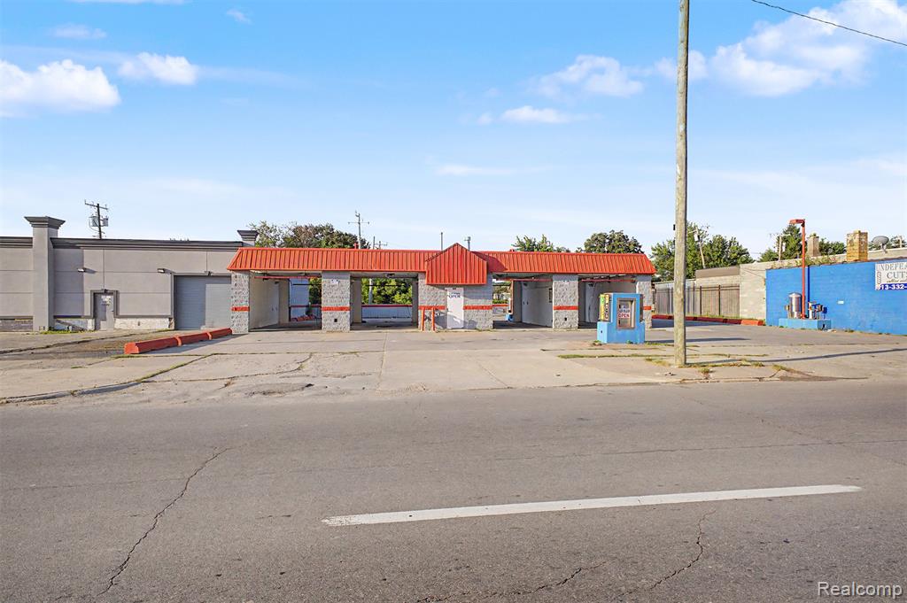 19639 W Warren Avenue Property Photo 1