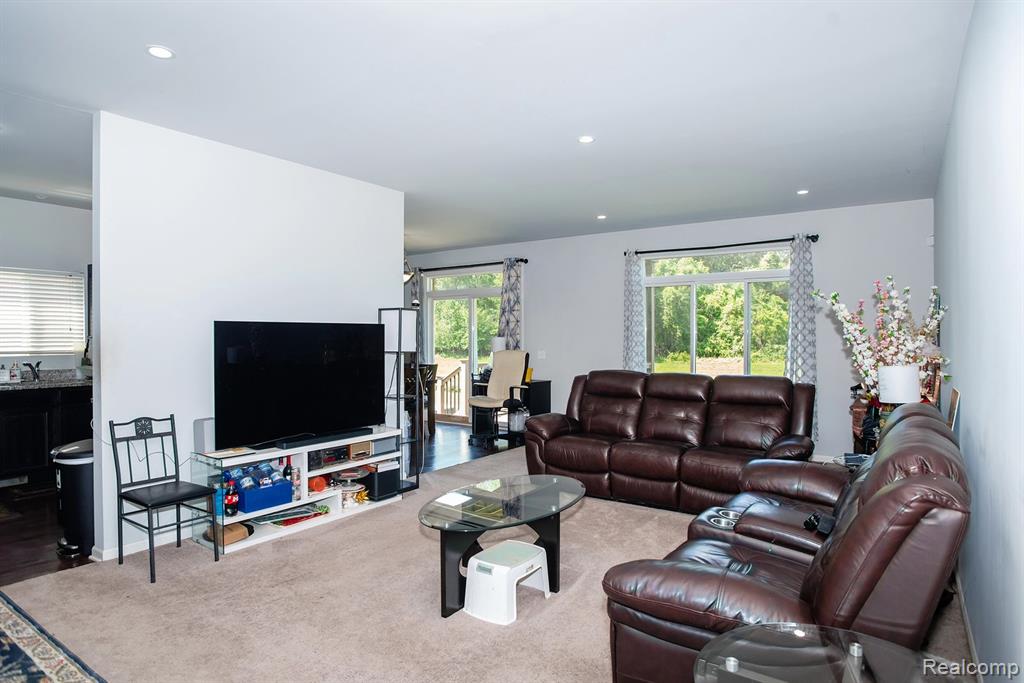29509 Woodpark Circle Property Photo 6