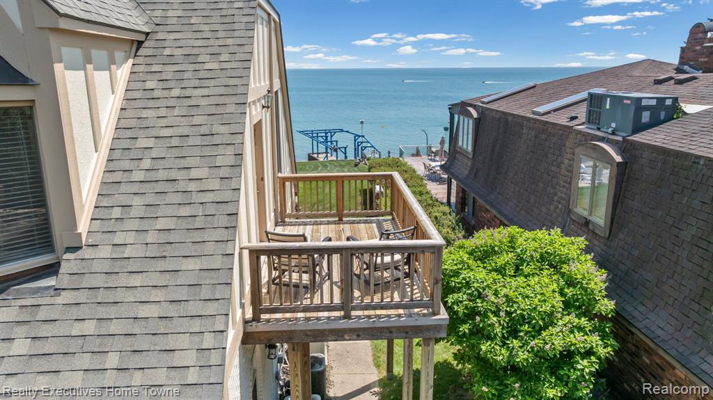 8308 Lakeshore Property Photo 9