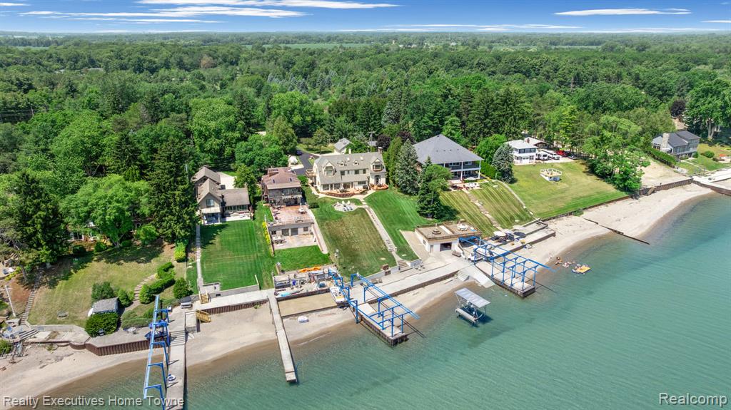 8308 Lakeshore Property Photo 19