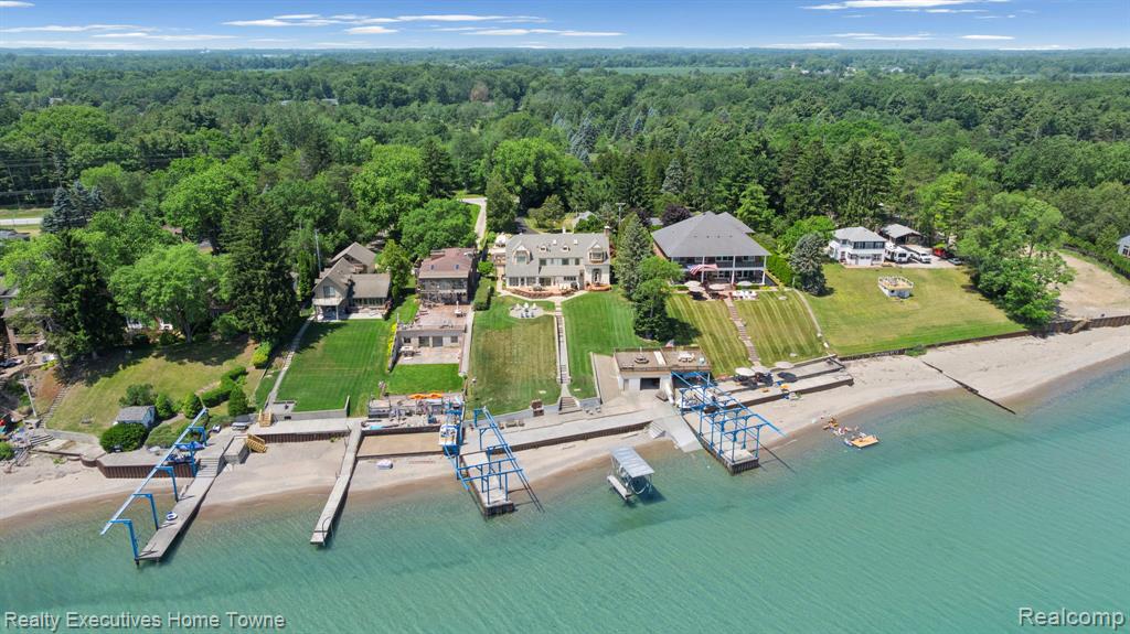 8308 Lakeshore Property Photo 20