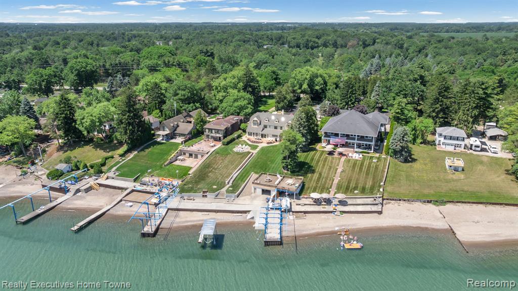 8308 Lakeshore Property Photo 21