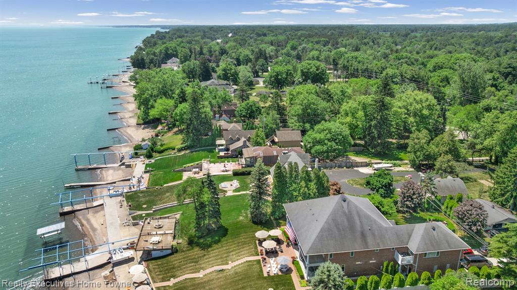 8308 Lakeshore Property Photo 22
