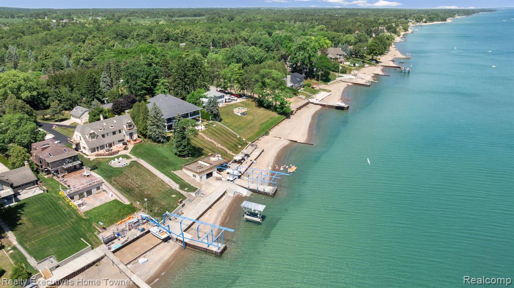 8308 Lakeshore Property Photo 28