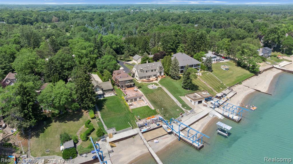 8308 Lakeshore Property Photo 29