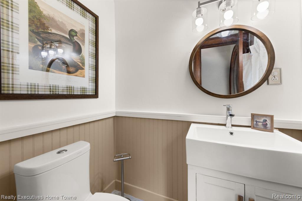 8308 Lakeshore Property Photo 32
