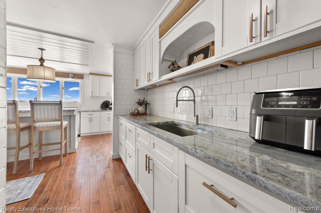 8308 Lakeshore Property Photo 39