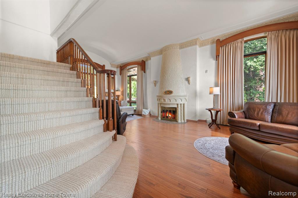 8308 Lakeshore Property Photo 45