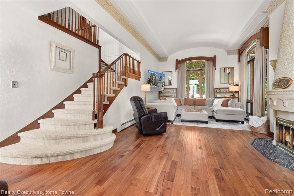 8308 Lakeshore Property Photo 46