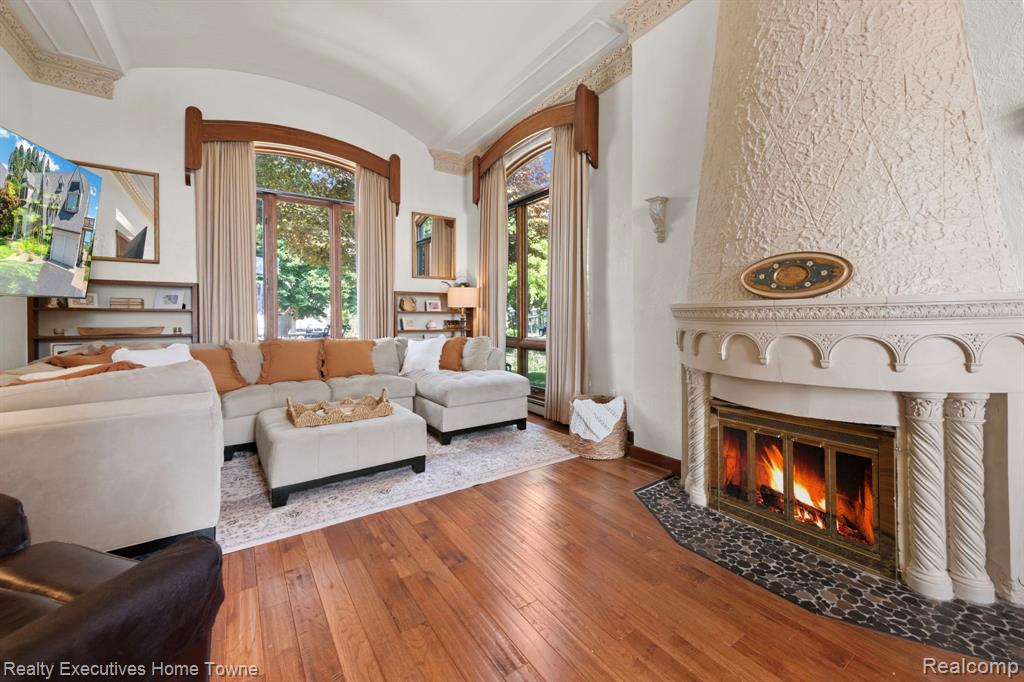 8308 Lakeshore Property Photo 47