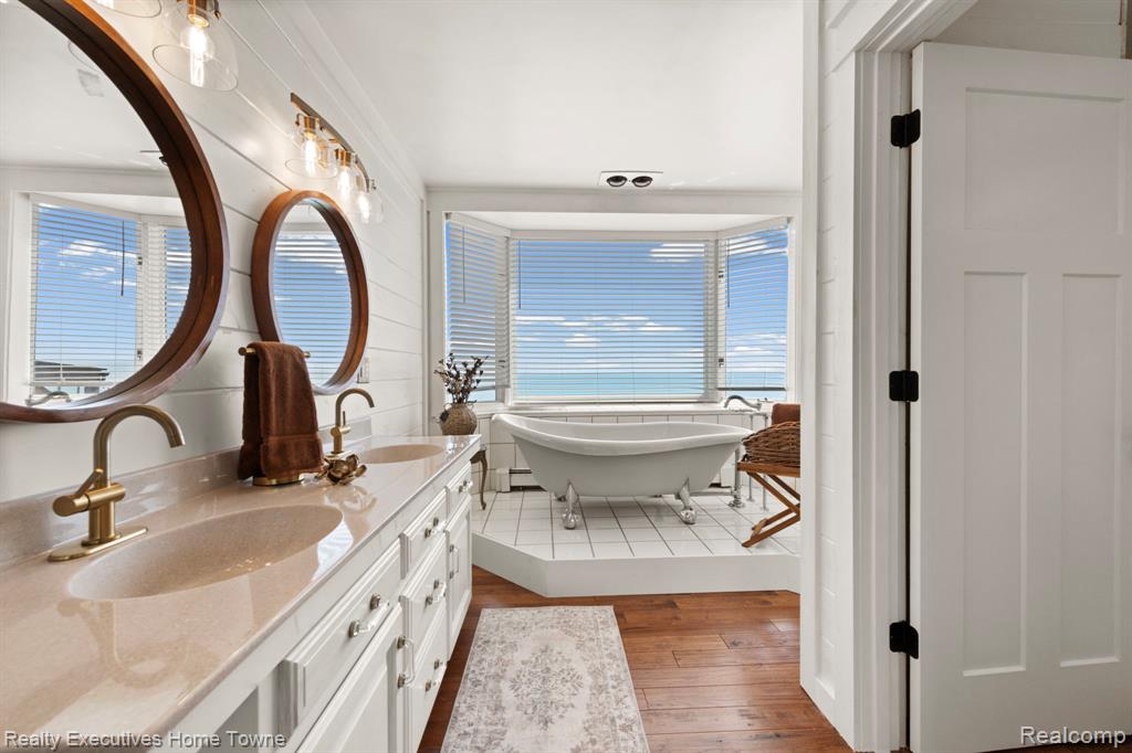 8308 Lakeshore Property Photo 65