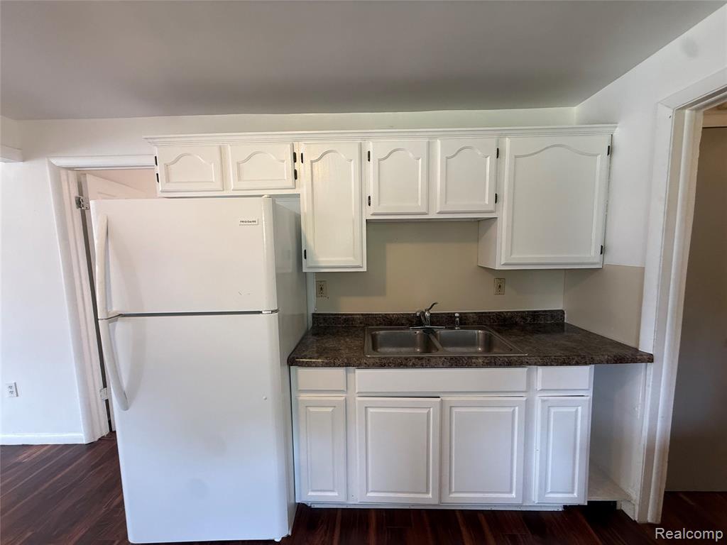 2194 E Bristol Road Property Photo 6