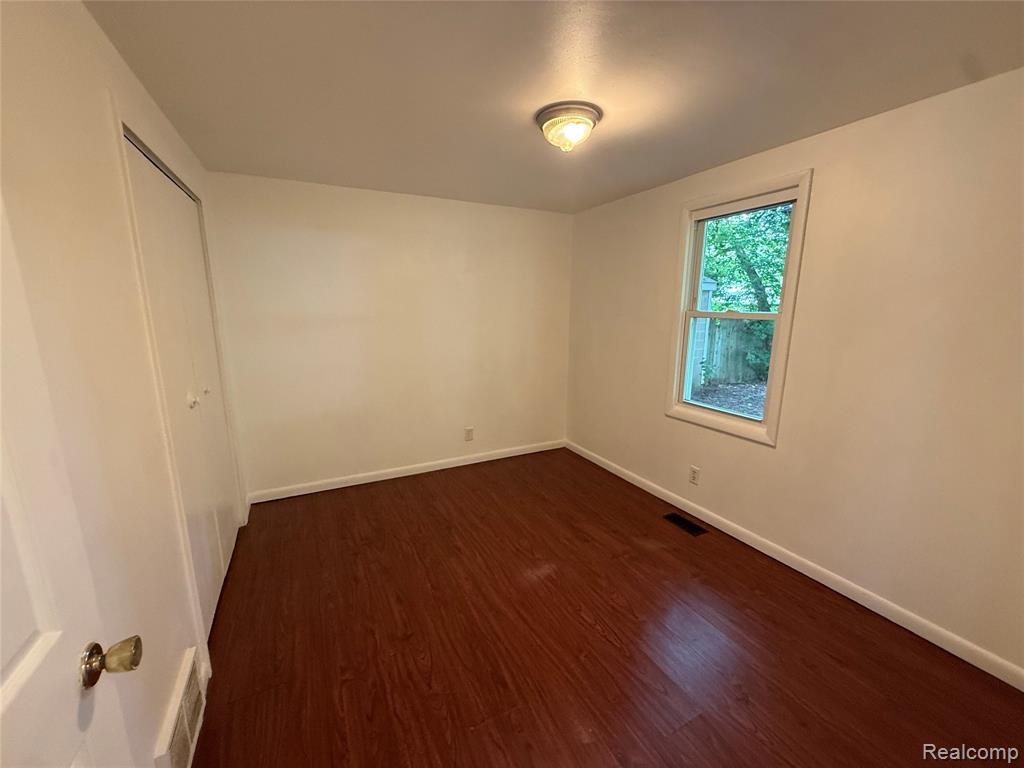 2194 E Bristol Road Property Photo 9