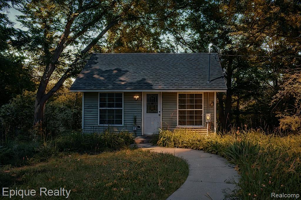 300 W Dewey Road Property Photo 2