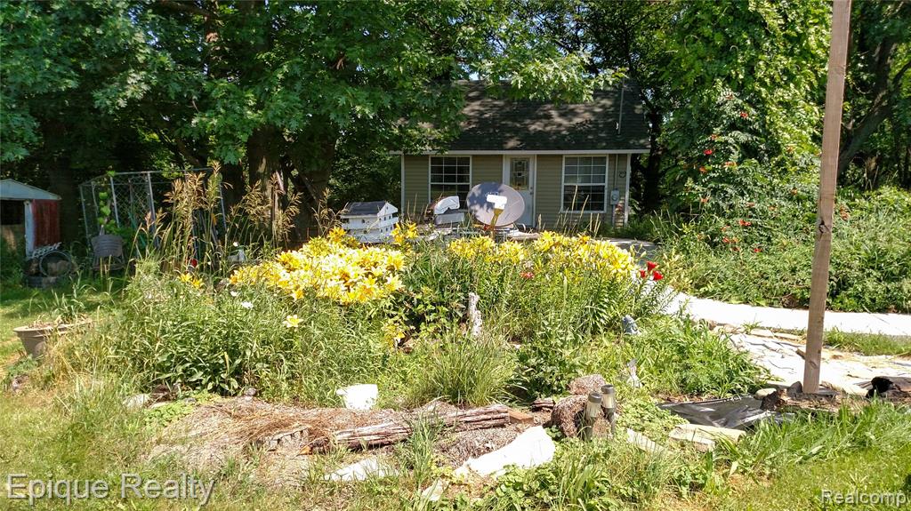300 W Dewey Road Property Photo 5