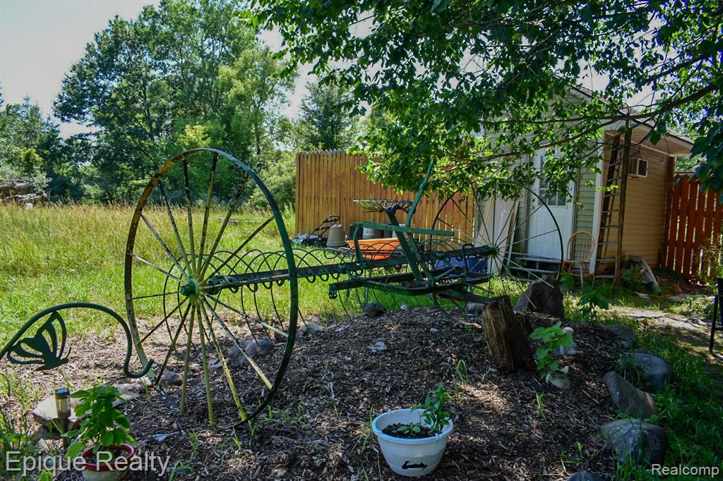 300 W Dewey Road Property Photo 6