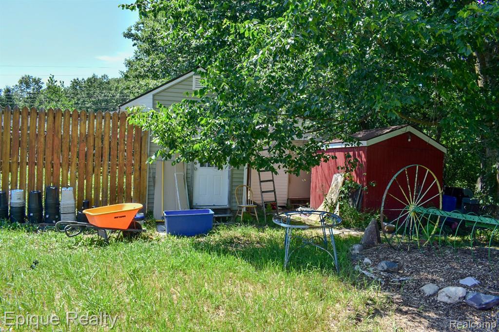 300 W Dewey Road Property Photo 7