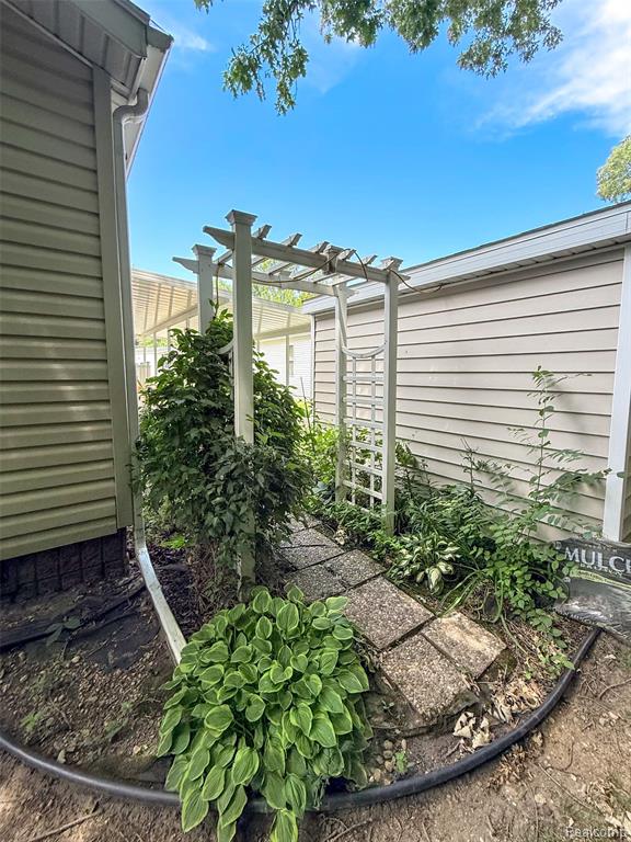 416 Raisin River Drive Property Photo 29