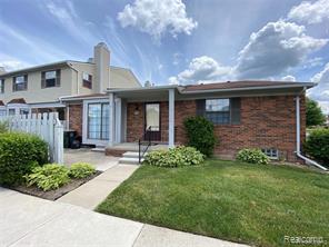 2101 VINE Way Property Photo 1