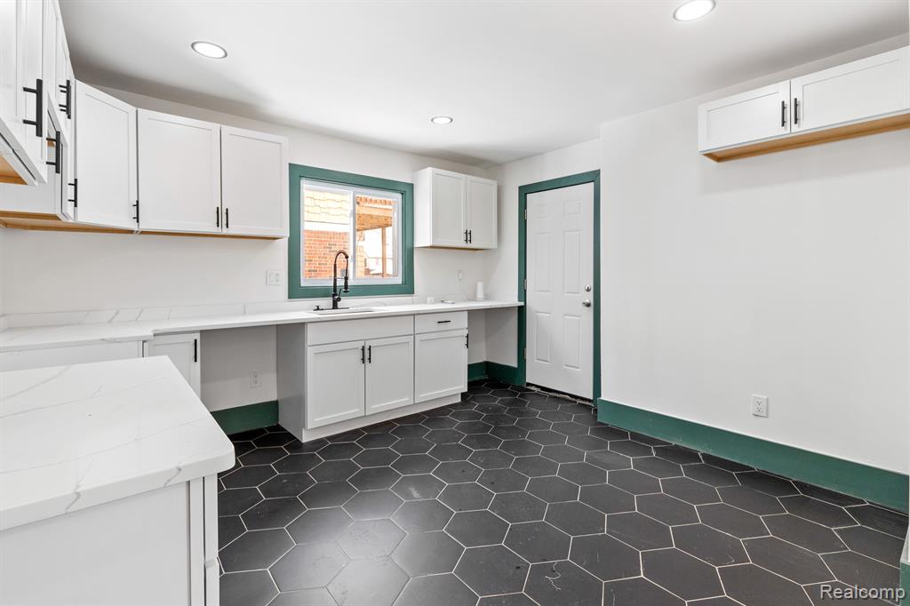 4767 Sturtevant Street Property Photo 11