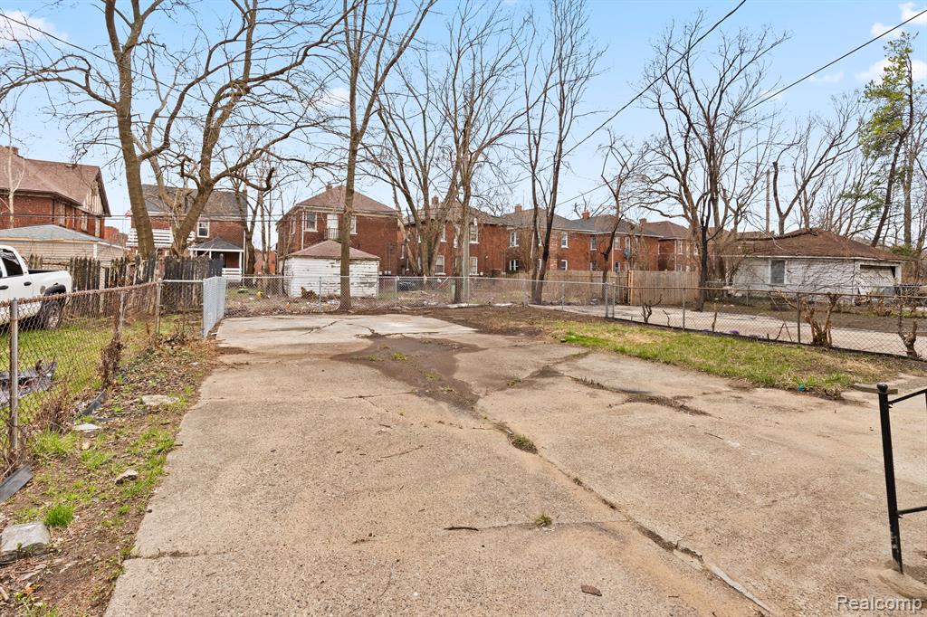 4767 Sturtevant Street Property Photo 28