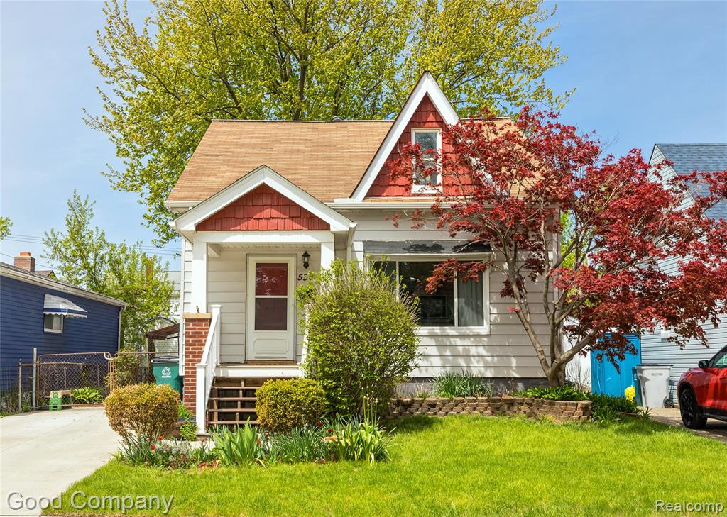 559 E Harry Avenue Property Photo 1