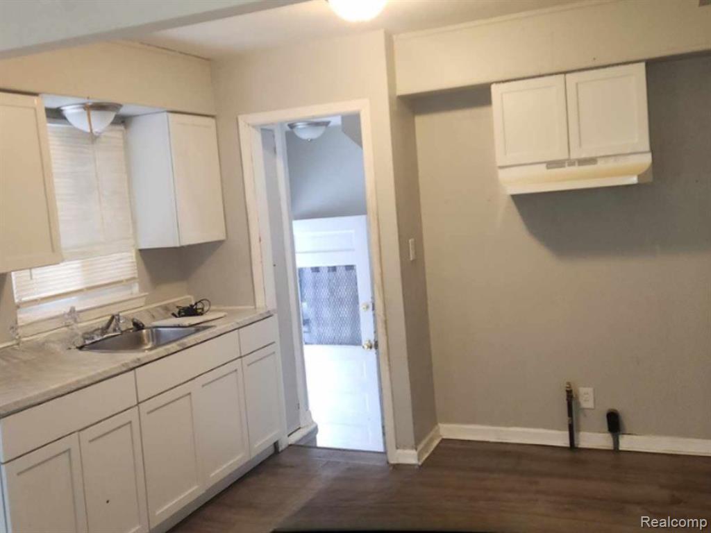 11776 Rossiter Street Property Photo 2