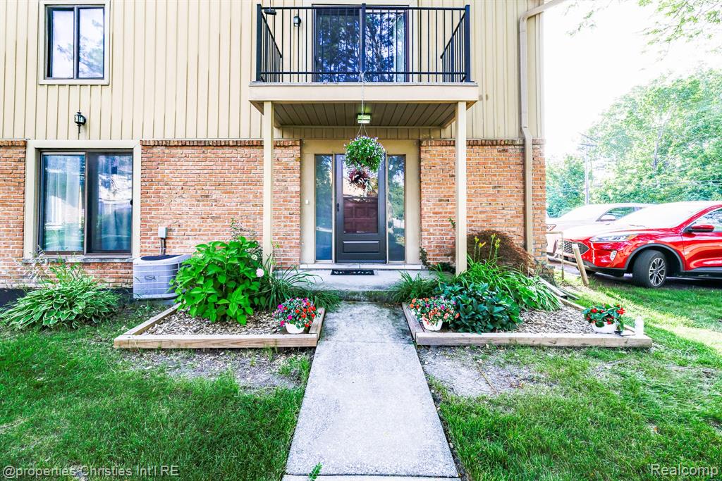 41678 Bedford Drive Property Photo 1