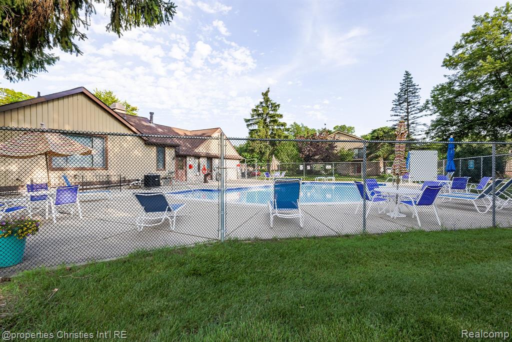 41678 Bedford Drive Property Photo 7